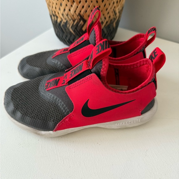 Nike Kids' Preschool Flex Runner Running Shoes, red/dark gray), size 13.5c - Picture 3 of 6